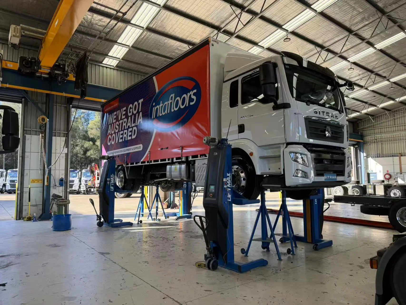 RUMBLE Auto workshop team servicing a SITRAK truck