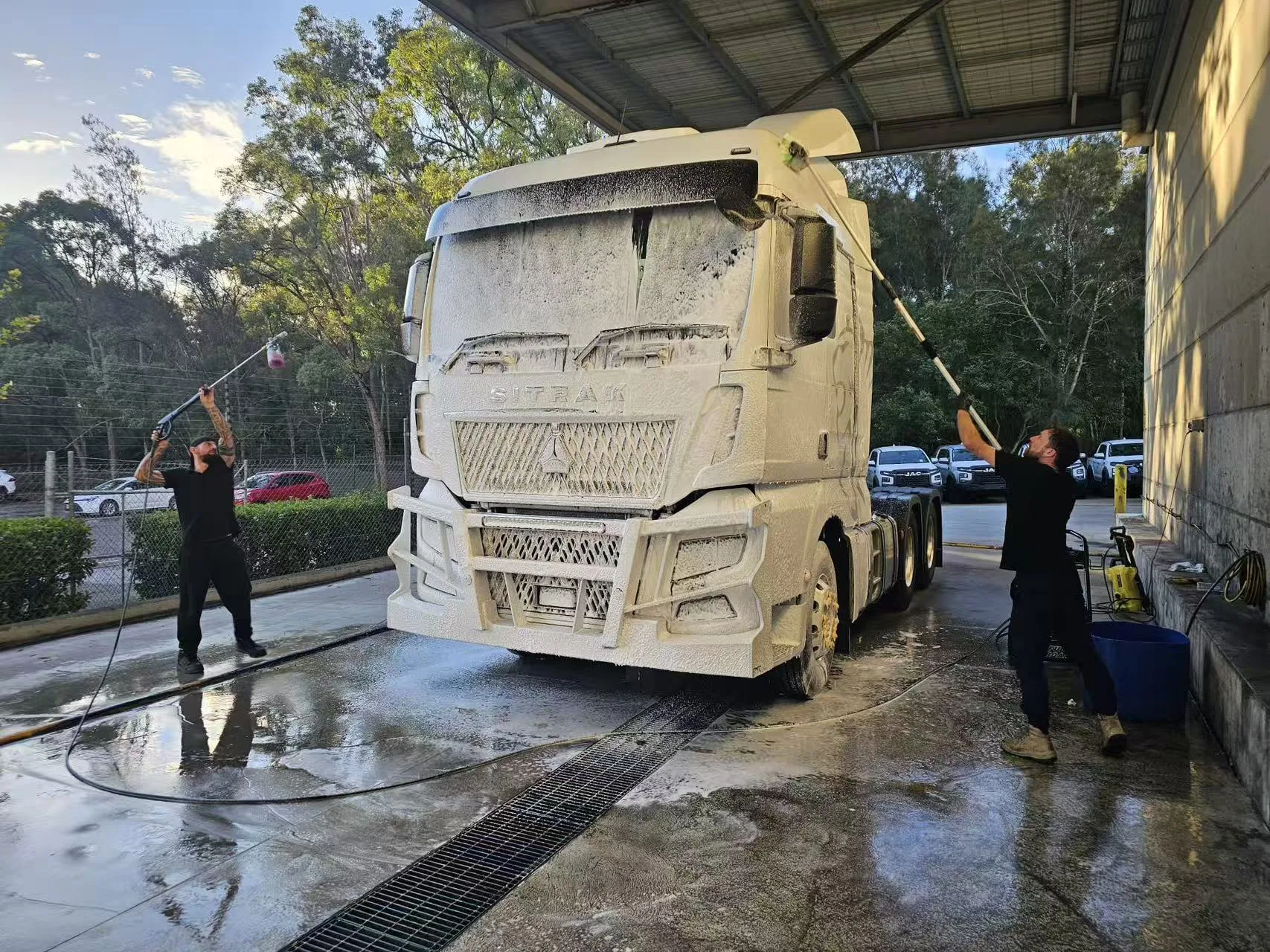 RUMBLE Auto team washing a SITRAK truck before customer handover